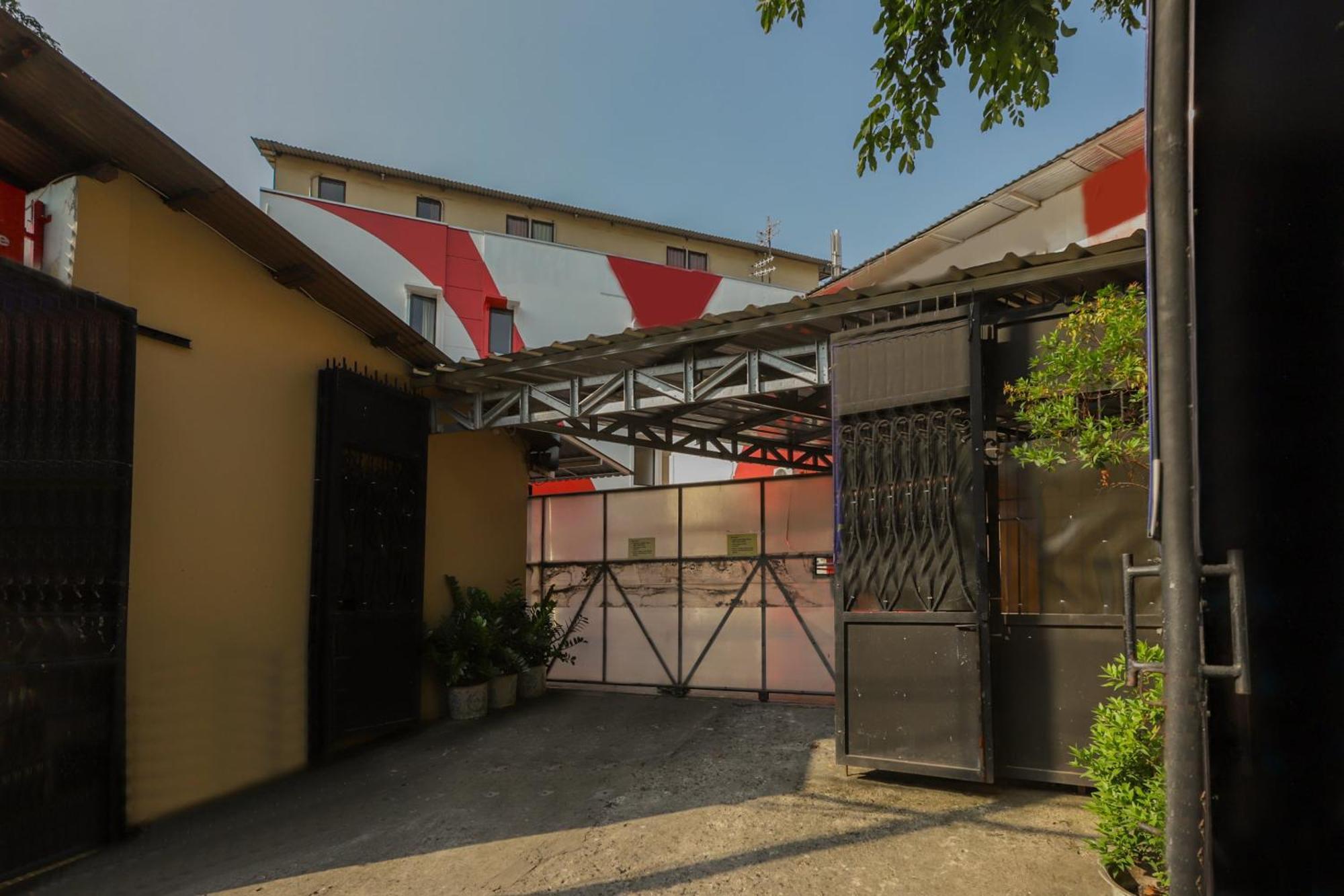 Super Oyo 866 Idola Residence Jakarta Exterior foto
